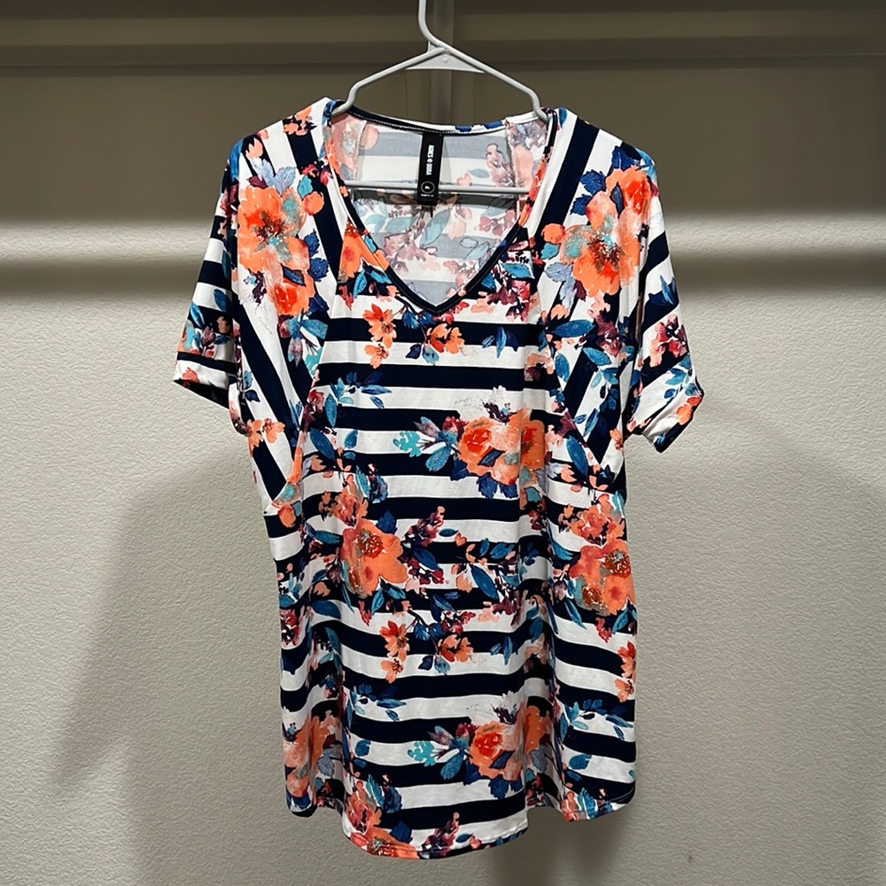 Agnes & Dora floral blouse NWOT